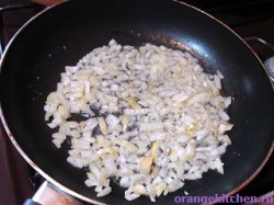 Лук для риса с кабачковой икрой